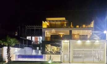 Imagem 2: Casa Triplex Alto Padrão à Beira-Mar - 7 Quartos, Piscina e Spa no Brejatuba - Guaratuba/P