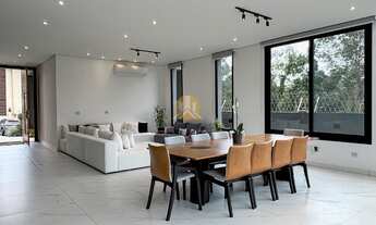 Imagem 5: Casa de Alto Padrão em Condomínio Fechado com Vista para a Mata ? Tamboré, Santana de Parn