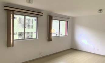 Imagem 3: Oportunidade de Apartamento à Venda em Curitiba-PR, Água Verde: 2 Quartos, 1 Vaga de Garag