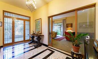 Imagem 7: Casa à Venda em São Paulo - Pacaembu: 3 quartos, sendo 1 suíte e 4 vagas - 320m²