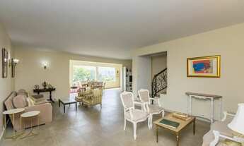 Imagem 2: Casa à venda em São Paulo-SP, no Pacaembu: 3 quartos , 3 vagas e 379m². Confira!