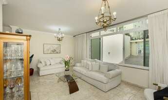 Imagem 2: Imóvel Espetacular à Venda em São Paulo-SP: Casa com 5 Quartos e 4 Vagas no Tucuruvi