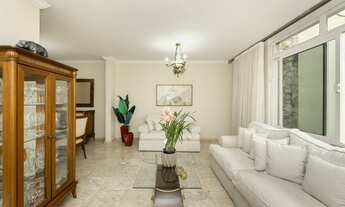 Imagem 3: Imóvel Espetacular à Venda em São Paulo-SP: Casa com 5 Quartos e 4 Vagas no Tucuruvi