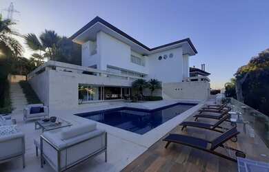 Imagem 5: Casa de Alto Padrão à venda em Condomínio em São João, Curitiba-PR: 4 suítes e 8 vagas