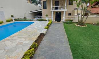 Imagem: Sobrado com 3 suítes e piscina para venda