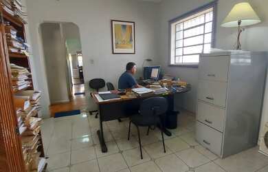 Imagem 5: Casa comercial de esquina para venda no centro de Mogi das Cruzes