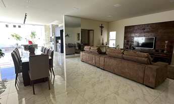 Imagem 3: Sobrado alto padrão para venda com 4 suítes e piscina no Condomínio Granja Anita