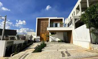 Imagem 2: Sobrado alto padrão para venda com 4 suítes e piscina no Condomínio Granja Anita