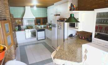 Imagem 3: Sobrado mobiliado para venda com 4 dormitórios e piscina na Vila Suíssa em Mogi