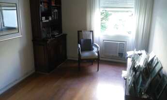 Imagem 4: Prudente de Moraes entre Vinicius e Joana Angelica...