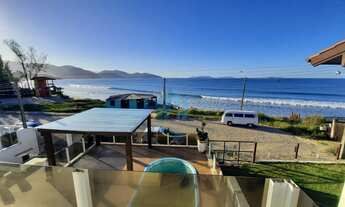 Imagem: Linda Casa a Beira Mar, de Alto Padrão