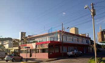 Imagem: Prédio Comercial de Frente para a Praia