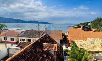 Imagem: Bela Casa no Centro de Garopaba, a Poucos