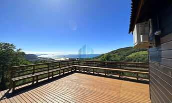 Imagem 1: Bela Casa de Madeira com Vista Panorâmica, Localizada no Bairro Macacu, em Garopaba!
