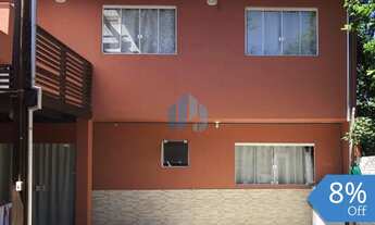 Imagem: Três Casas em Terreno, Próximas ao Centro