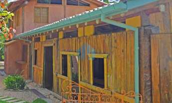 Imagem 2: Belo Imóvel com Dois Lofts + Salão, em Meio à Natureza e Próximo à Cachoeira, Encantada