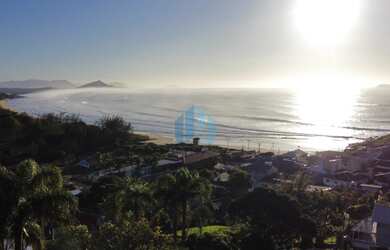 Imagem 2: Bela Residência em Meio a Natureza, com Linda Vista p/ Mar, Gamboa