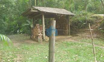 Imagem 4: Casa em Amplo Terreno, com Acesso à Cachoeira, Encantada