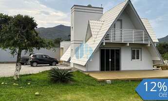 Imagem: Linda Casa em Amplo Pátio, a 2 km da Praia