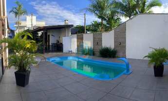 Imagem 5: Bela Casa com Amplo Pátio e Piscina, Próxima de Todo Comércio e Poucos Minutos das Princip