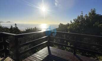 Imagem: Bela Residência em Meio a Natureza, com