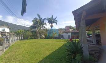 Imagem 3: Casa com Amplo Quintal, a Poucos Minutos das Principais Praias e do Centro da Cidade, Enca