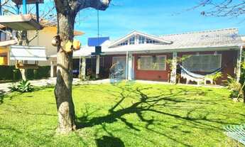 Imagem: Casa Próxima a Praia Central, ao Lado do