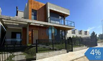 Imagem: Linda Casa de Alto Padrão, a 1 km da Praia