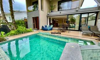 Imagem 2: Belíssima Casa de Alto Padrão Finamente Mobiliada em Condomínio Fechado com 6 suítes