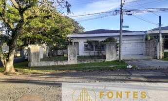 Imagem 4: 2- casas inseridas em um terreno de esquina, com área total de 560 metros quadrados