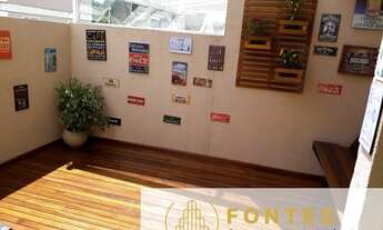 Imagem: Lindo quadriplex de alto padrão, situado