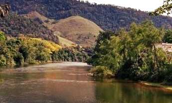 Imagem 2: Sítio situado em Adrianópolis no entorno do Parque das Lauráceas em local de natureza priv