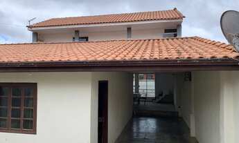 Imagem: Terreno medindo 10x30 contendo 2 casas em