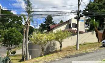 Imagem 3: EXCELENTE SOBRADO RESIDENCIAL DE ESQUINA COM FONTE NATURAL DE ÁGUA - 3 dormitórios sendo