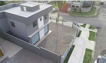 Imagem 2: Amplo terreno com casa contendo 3 dormitórios sendo 1 suíte, banheiro social, sala e cozin