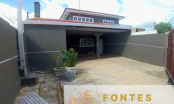 Imagem 6: 3 residência Entradas individual 2 quartos sala cozinha e banheiro Casa da esquina com chu