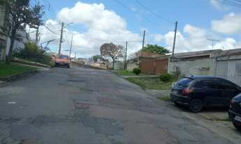 Imagem 3: Terreno medindo 12 X 30 metros com 5 casas nele ... Imovel fica no alto boqueirão A casa m