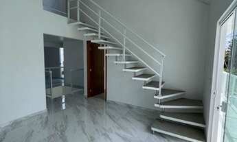 Imagem 7: Terreno em condomínio fechado com 2 residências individuais, sendo um sobrado novo contend