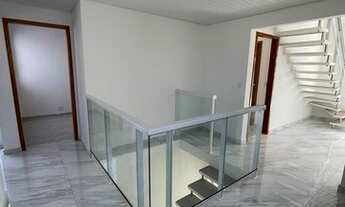 Imagem 4: Terreno em condomínio fechado com 2 residências individuais, sendo um sobrado novo contend