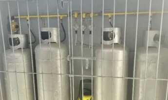 Imagem 2: Casa 04 dormitorios sendo uma suite, salão de festas, hidromassagem de 3m x 5m coberta, ho