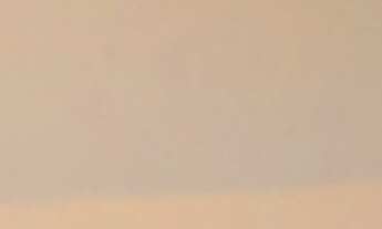 Imagem 3: 200m² de área total e 183m² de área construída. Cerca elétrica na parte da frente. 2 portõ