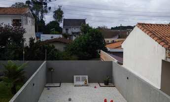 Imagem 7: 200m² de área total e 183m² de área construída. Cerca elétrica na parte da frente. 2 portõ