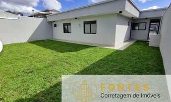 Imagem 3: Casa térrea de alto padrão, com pé direito duplo, platibanda, com área total de 300m2 e ár