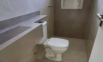 Imagem 5: Casa térrea de alto padrão, com pé direito duplo, platibanda, com área total de 300m2 e ár