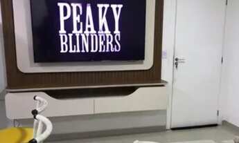 Imagem 3: Apartamento com 2 quartos, sala de estar e sala de jantar integradas, cozinha e sacada com