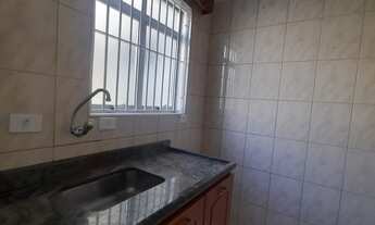 Imagem 2: Apartamento térreo com 2 quartos, 1 banheiro, 1 vaga de garagem e 50,00 m2 de área. Locali