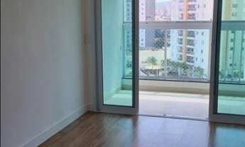 Imagem 6: Apartamento de frente para locação com 2 quartos, sendo uma suíte, em um andar alto
