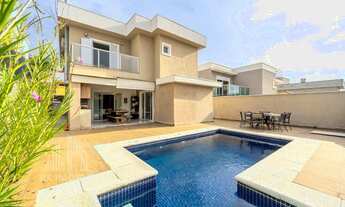 Imagem 2: RR8626 Casa 250m² CONDOMÍNIO VALVILLE I - OPORTUNIDADE - 4 Suítes 4 Vagas - Santana de Par