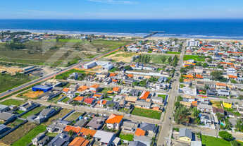 Imagem 2: Imperdível oportunidade de adquirir uma casa com 3 quartos e 6 vagas de garagem em Balneár