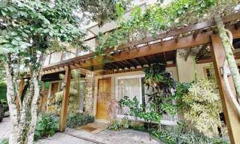 Imagem: Casa dentro de condomínio, 4 quartos, 2